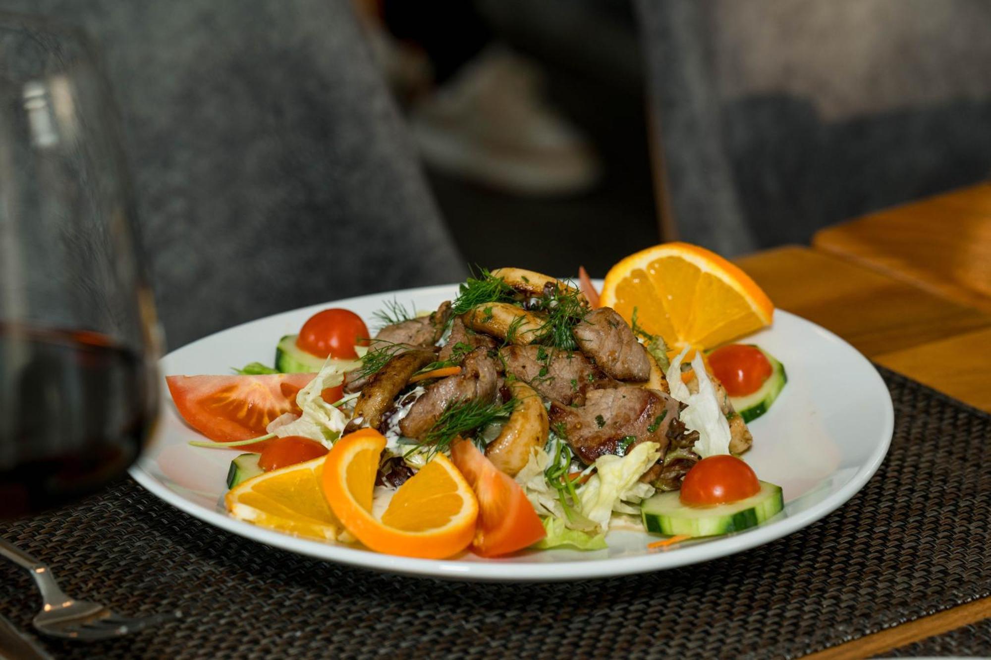 Roca Restaurant Und Hotel Bommersheim Dış mekan fotoğraf