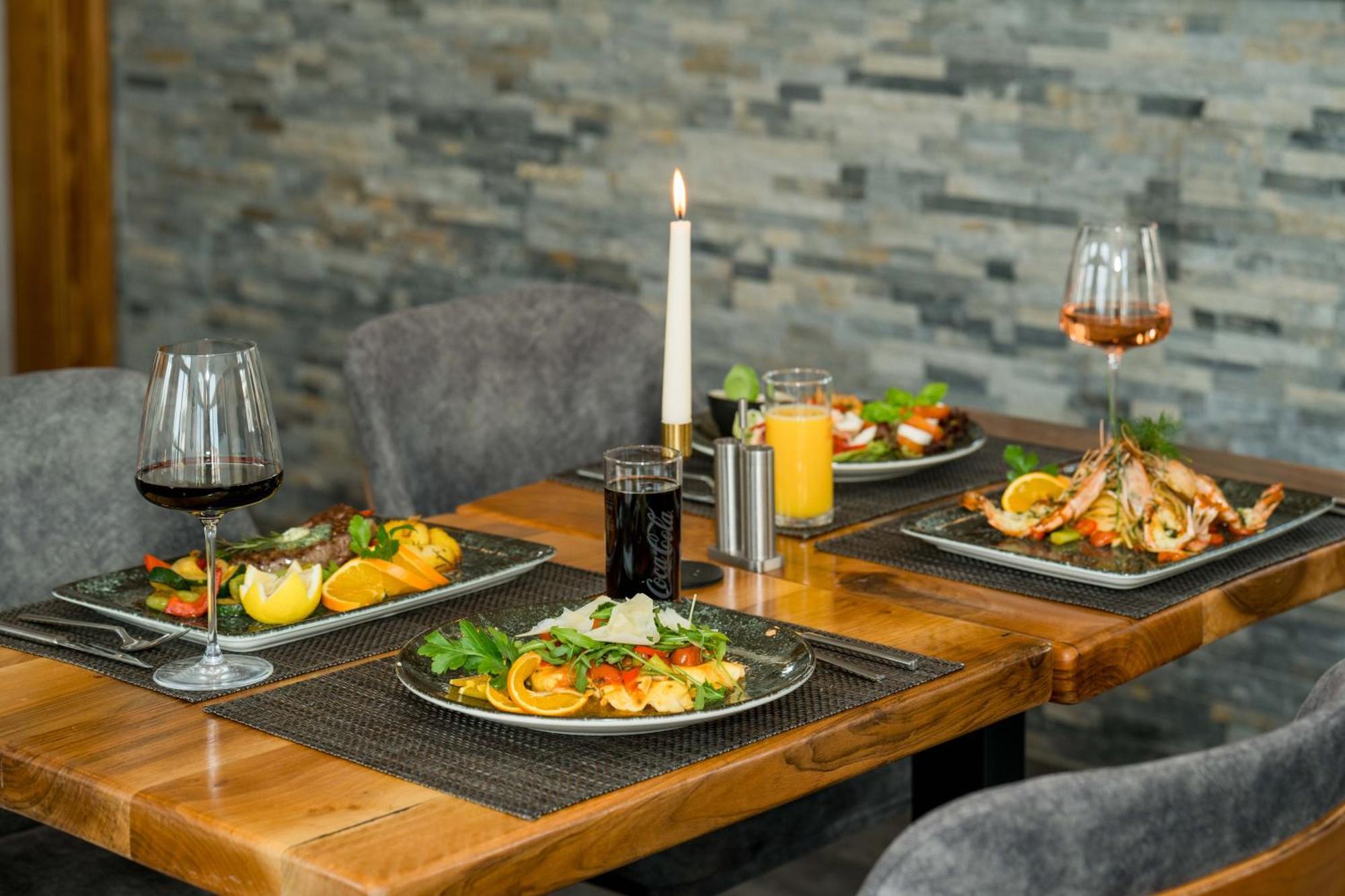 Roca Restaurant Und Hotel Bommersheim Dış mekan fotoğraf