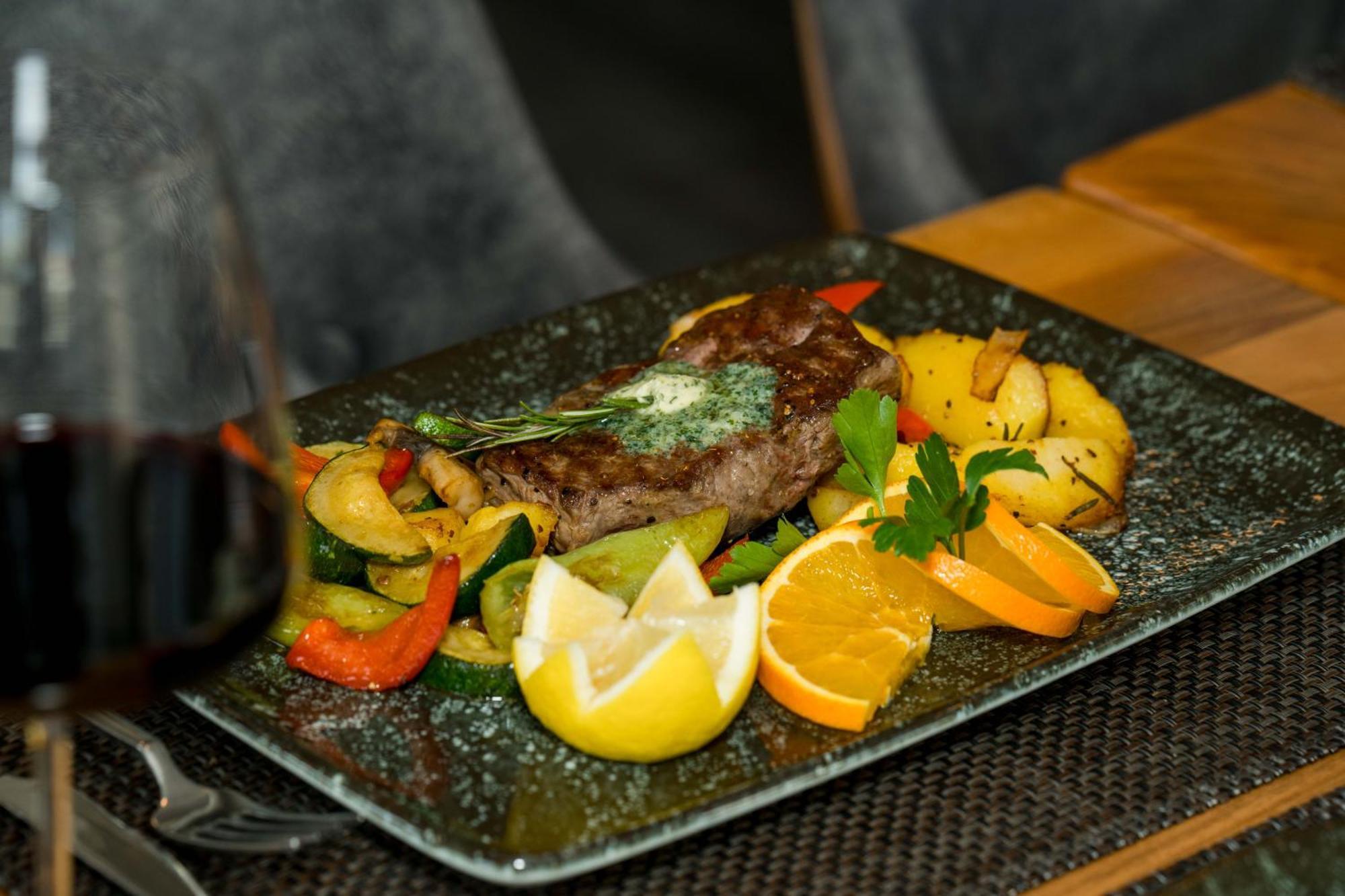 Roca Restaurant Und Hotel Bommersheim Dış mekan fotoğraf