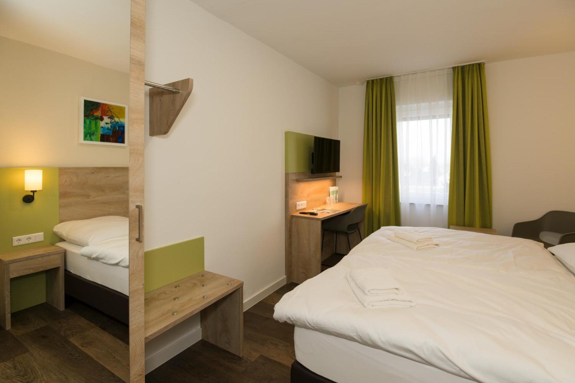 Roca Restaurant Und Hotel Bommersheim Dış mekan fotoğraf